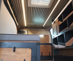 1000000951 plafond décor avec lumière led